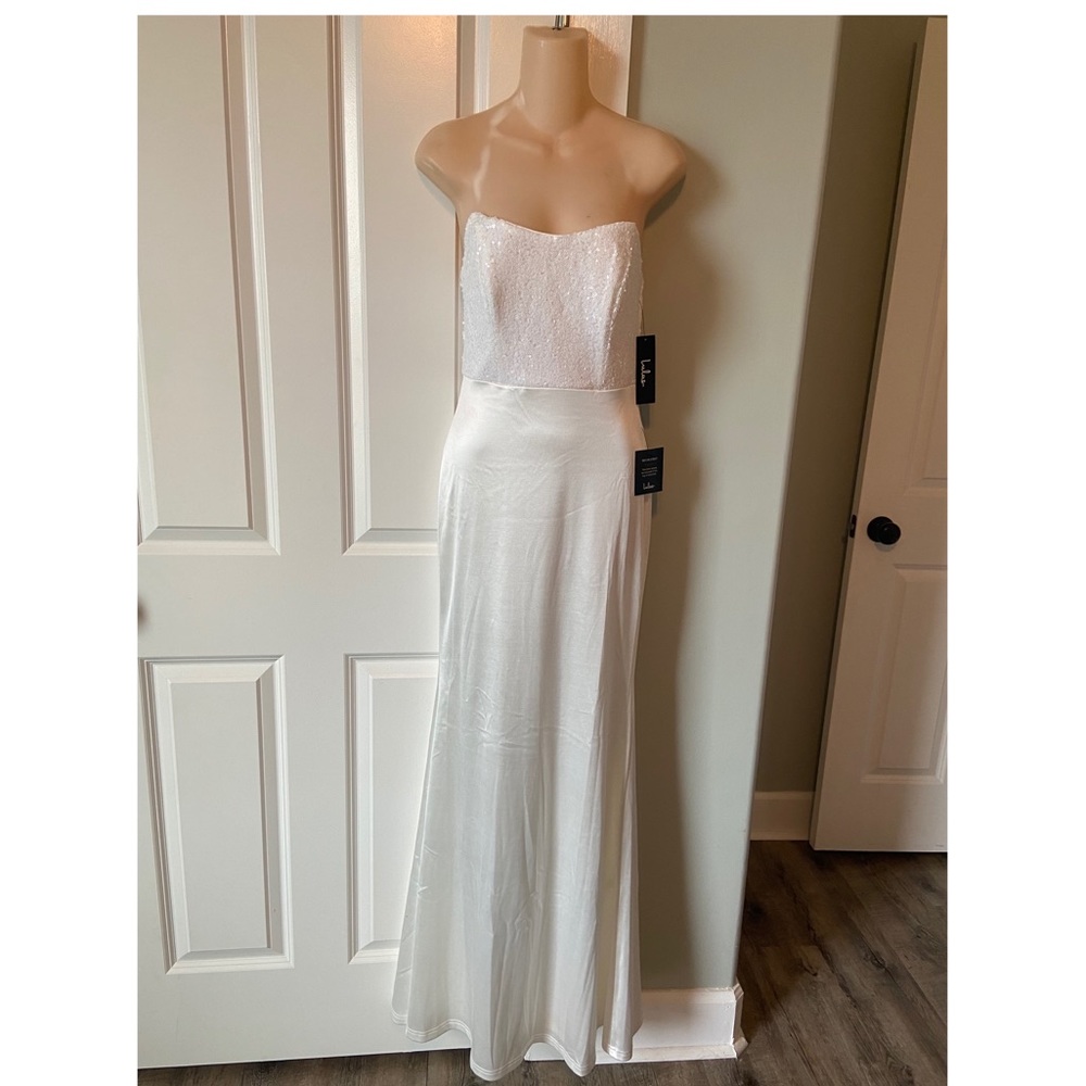 Beautiful white dress, never worn